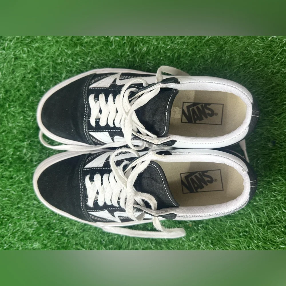 Vans Unisex Black and White Sneakers Size‎ M-7.5 W-9.0